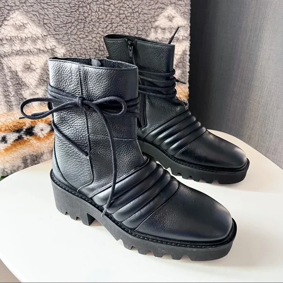 Free People Tori Padded Moto Black Leather Pull-On Lug Sole Ankle Boots Size 39 - Picture 1 of 9